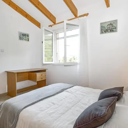 Apartamento Gorgeous In With Kitchen Casaglione