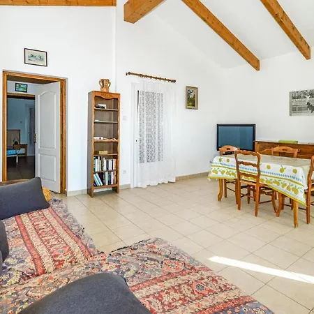 Appartement Gorgeous In With Kitchen