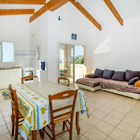 Gorgeous In With Kitchen Appartement